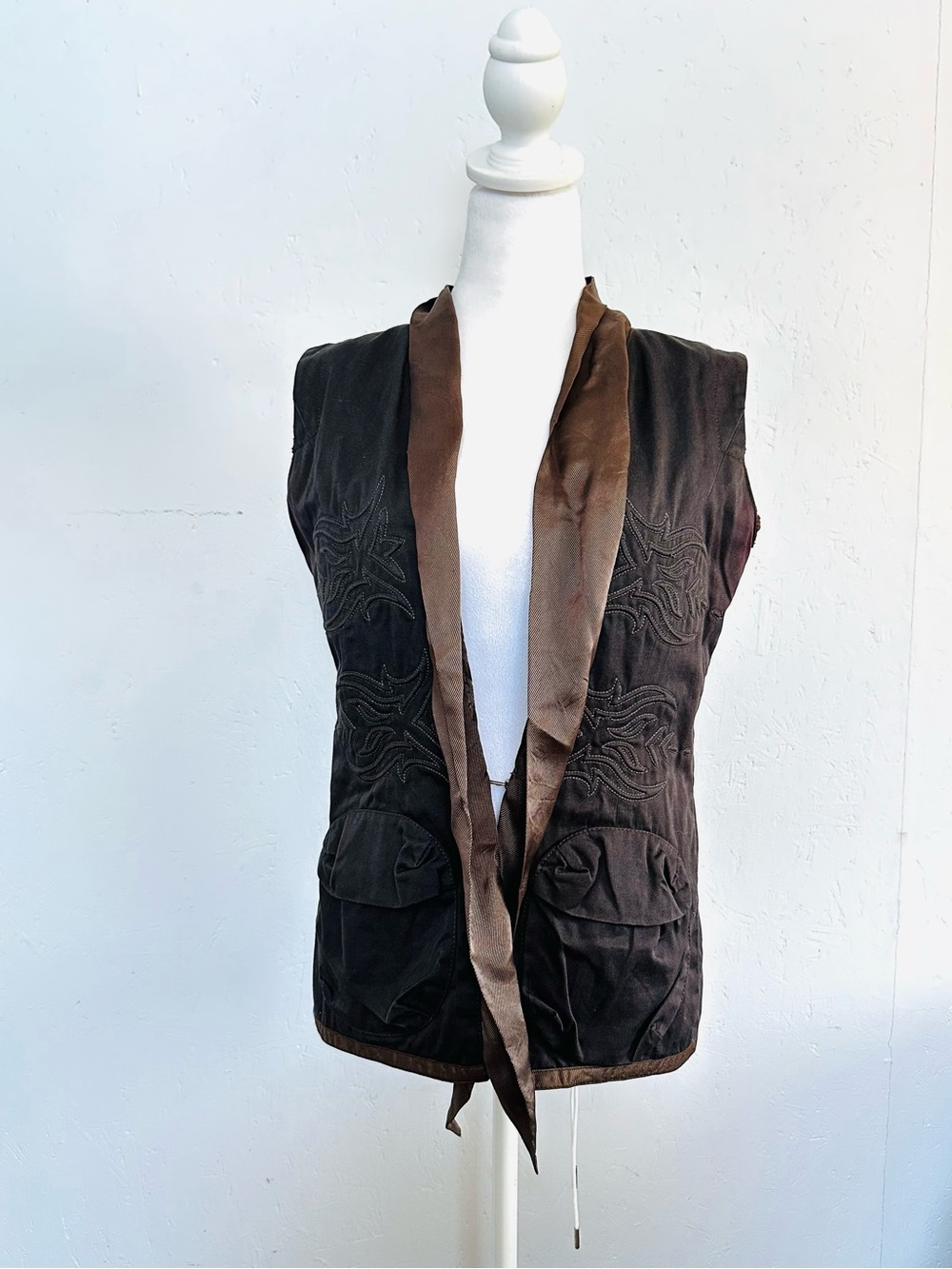 Women's Brown Embroidered Satin-Trim Vest